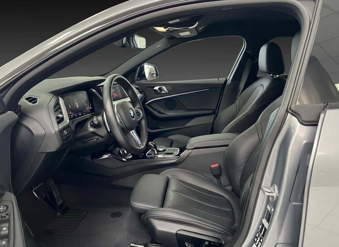Car image 6